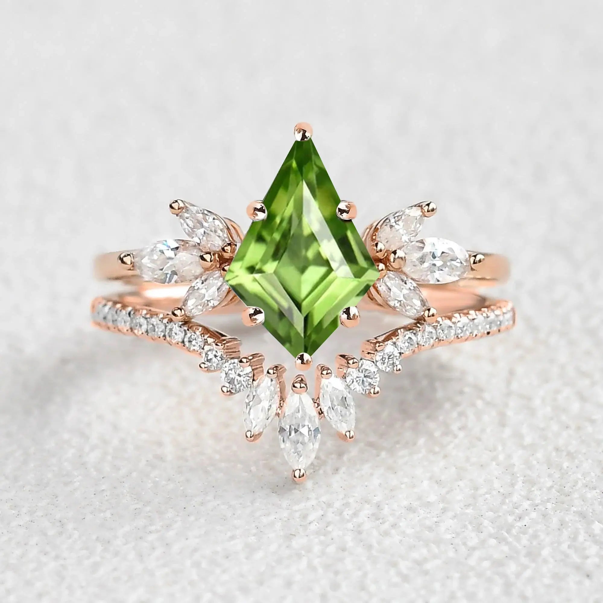 Aurora - Schmetterlings-Verlobungs-Brautset mit Blumenringen