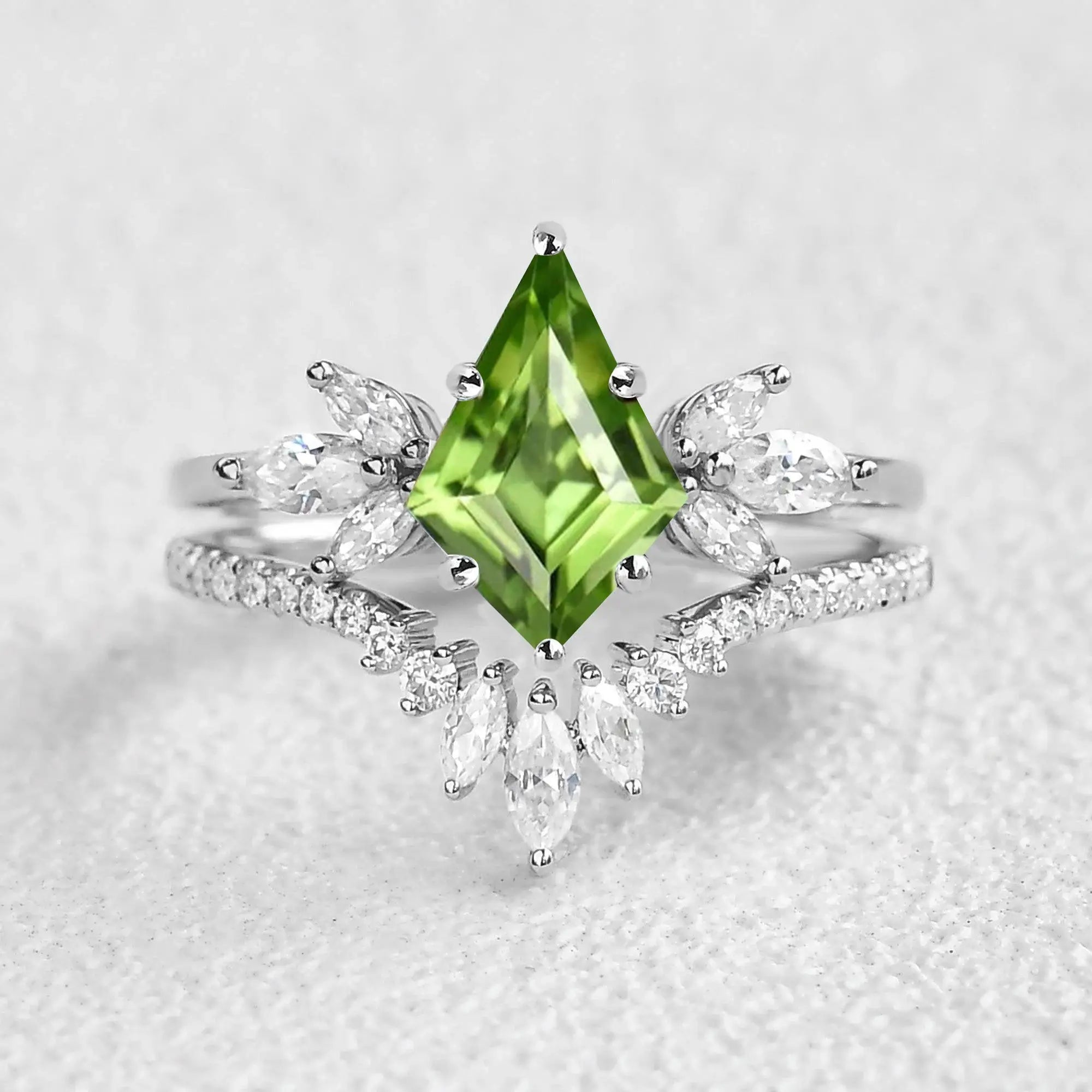 Aurora - Schmetterlings-Verlobungs-Brautset mit Blumenringen