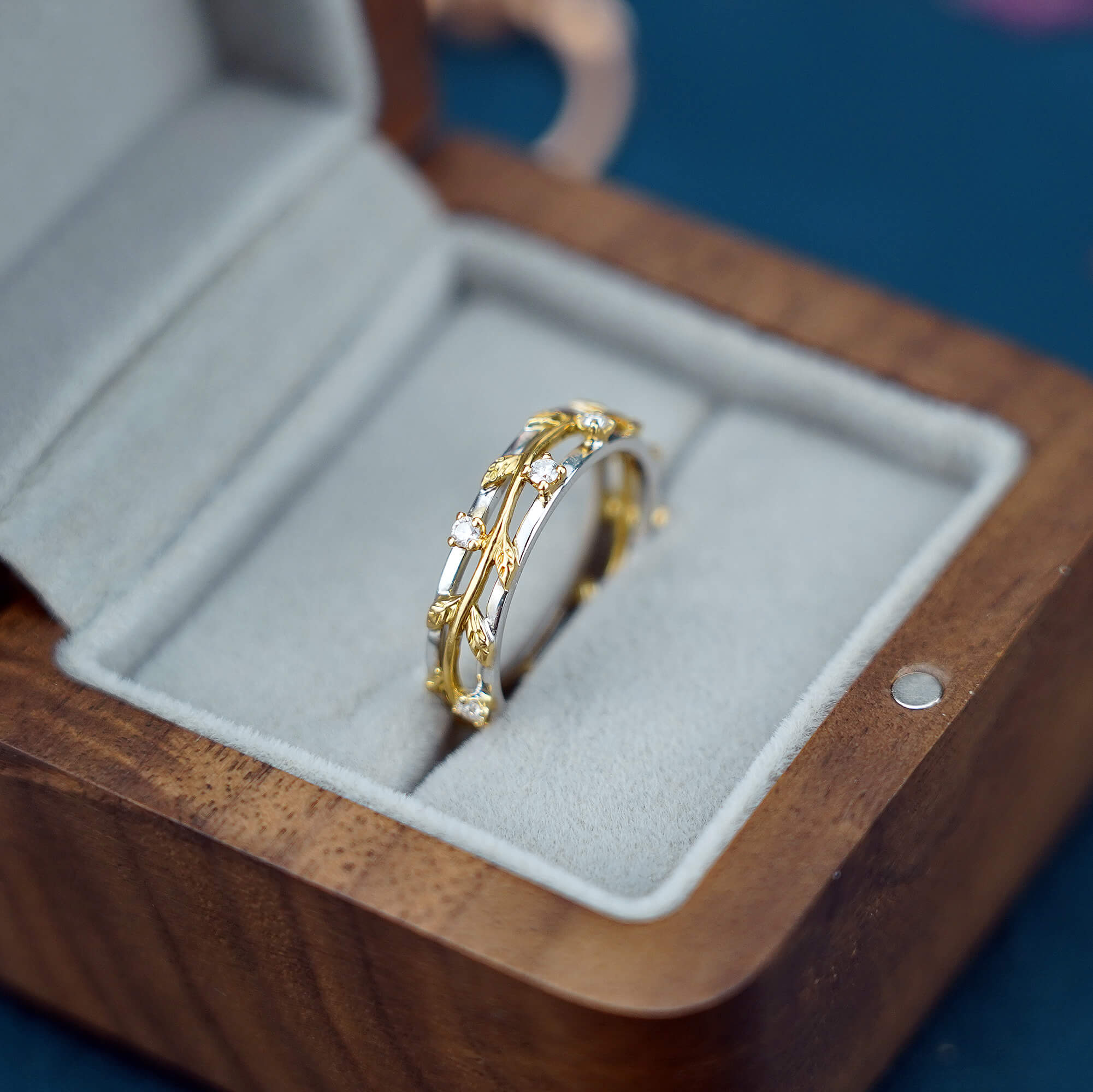 custom leaf band white golg ring