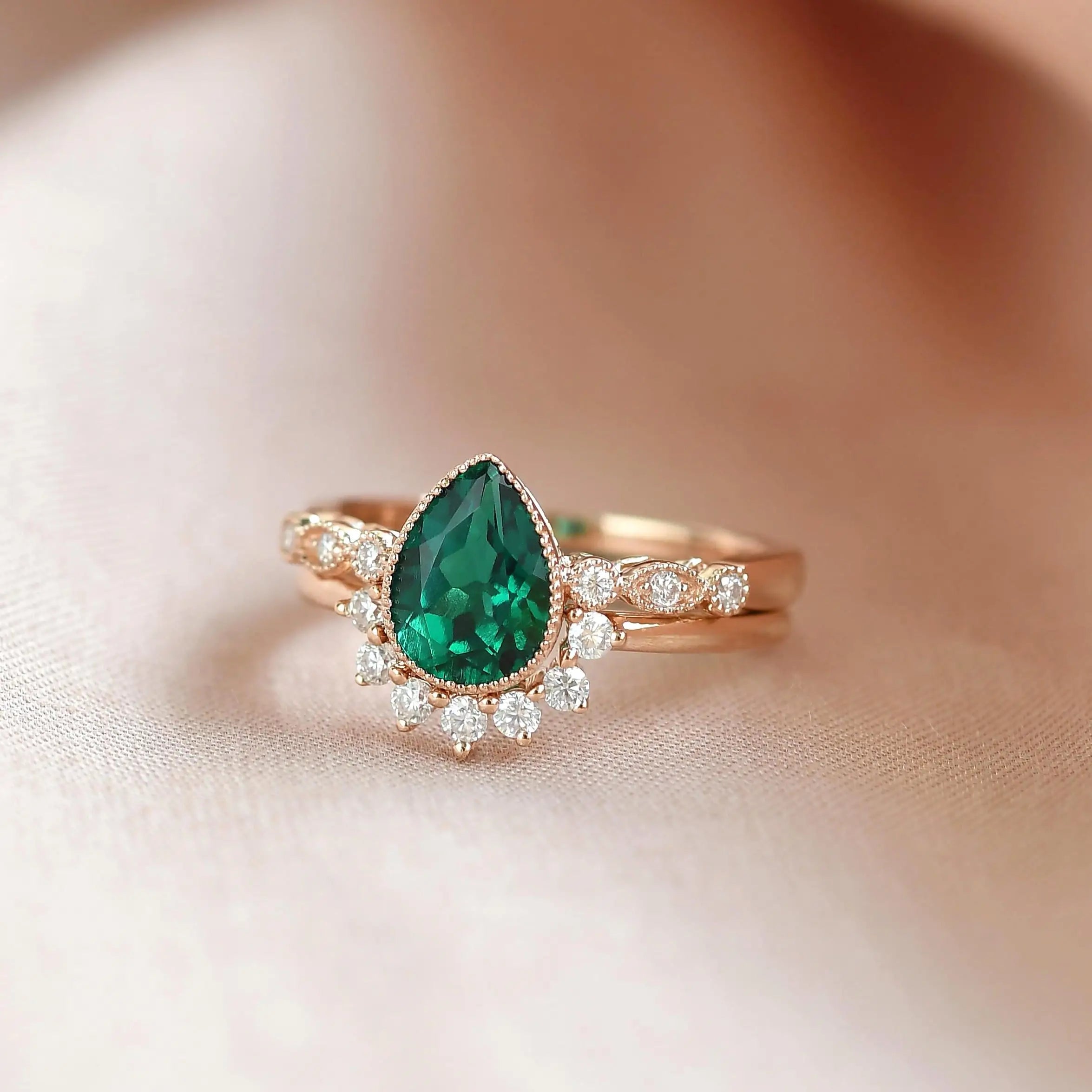 Elara - Pear Lab Emerald Ring Sets