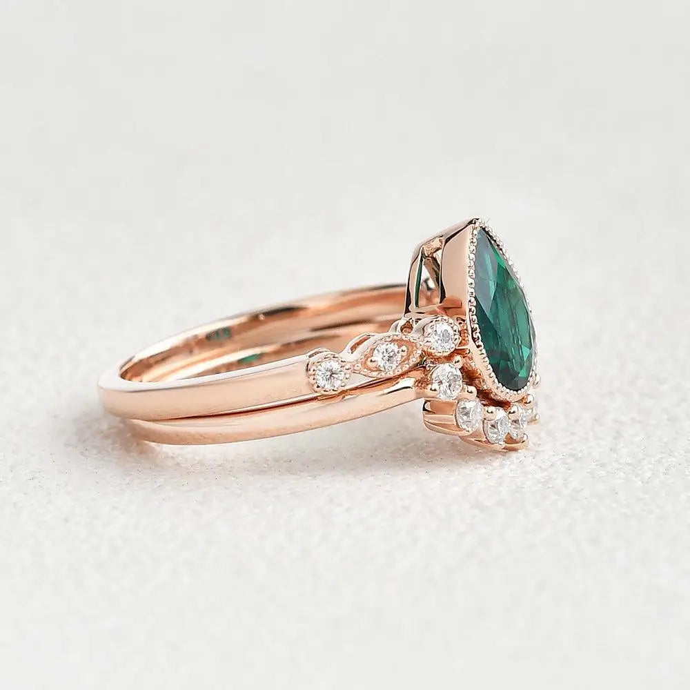 Elara - Pear Lab Emerald Ring Sets