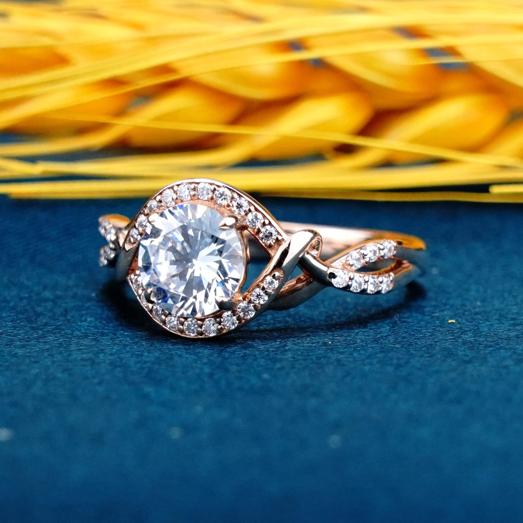 Visionaire Moissanite Ring – Unique 14K Gold Engagement Promise Rings，girlfriend gift, Confess to the girl you like with an exclusive confession ring