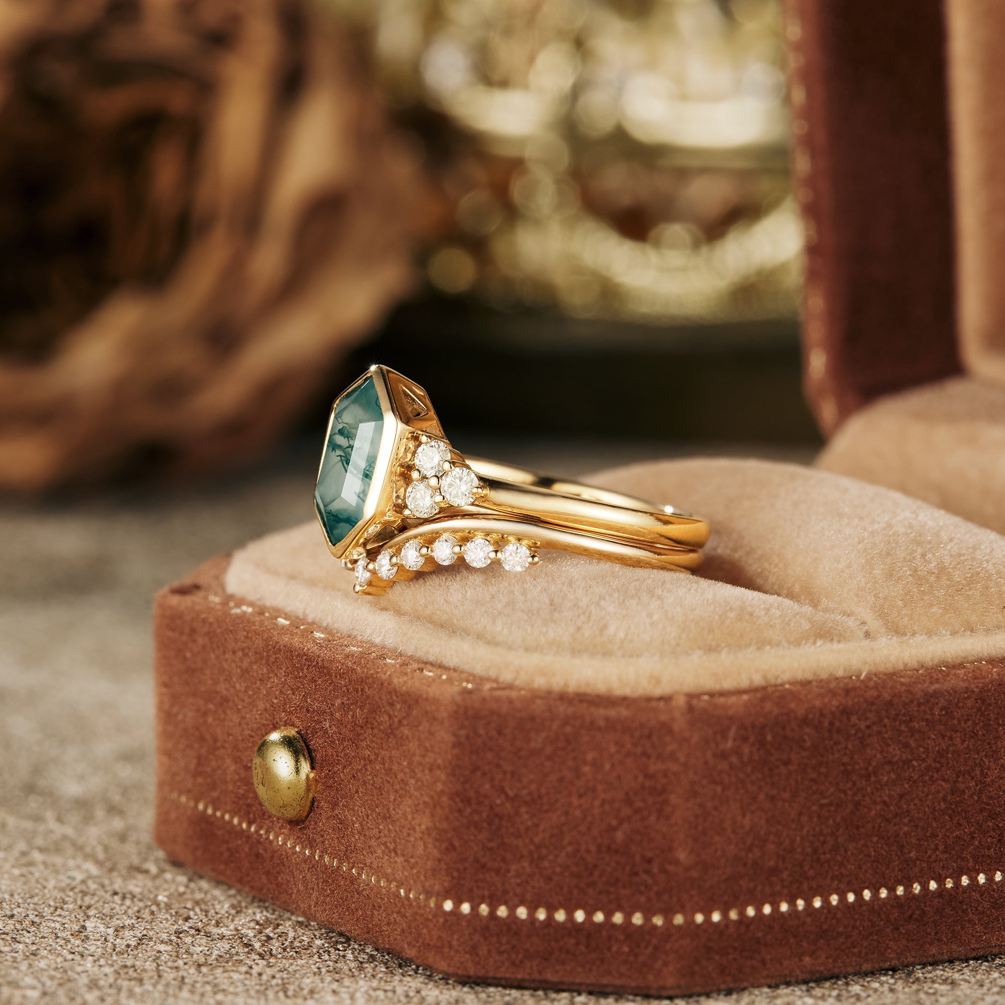 Обручальное кольцо с моховым агатом Арт-Дизайн